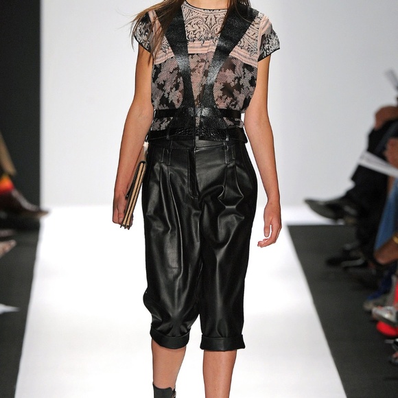 BCBGMAXAZRIA RUNWAY "THE CARSON"  LEATHER SHORT - Picture 2 of 13